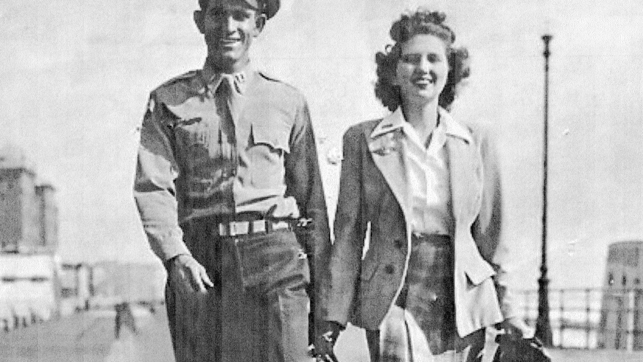 Lt Monroe Seabrook Sams with wife Norma E. Evans, circa 1943.